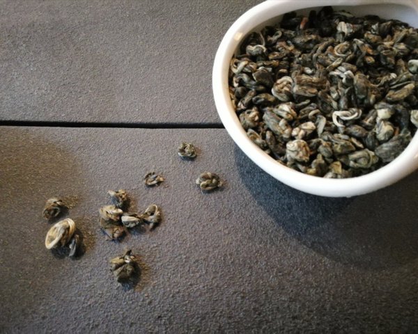 Grüner Tee, nach Magnolien duftend, aus Yunnan, China