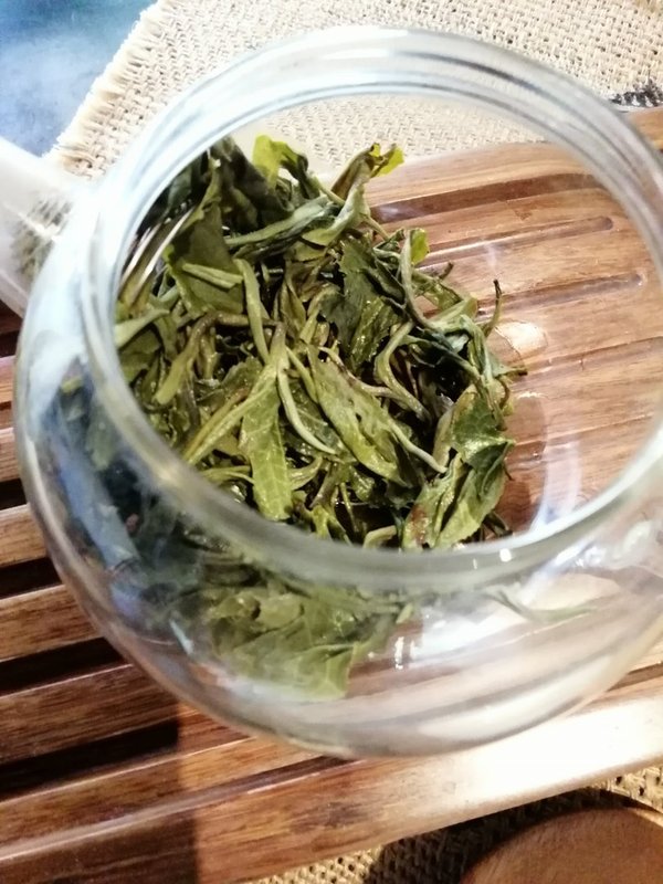 Weiß-grüner Tee "Bai Hou - Weißes Äffchen", aus An Hui, China