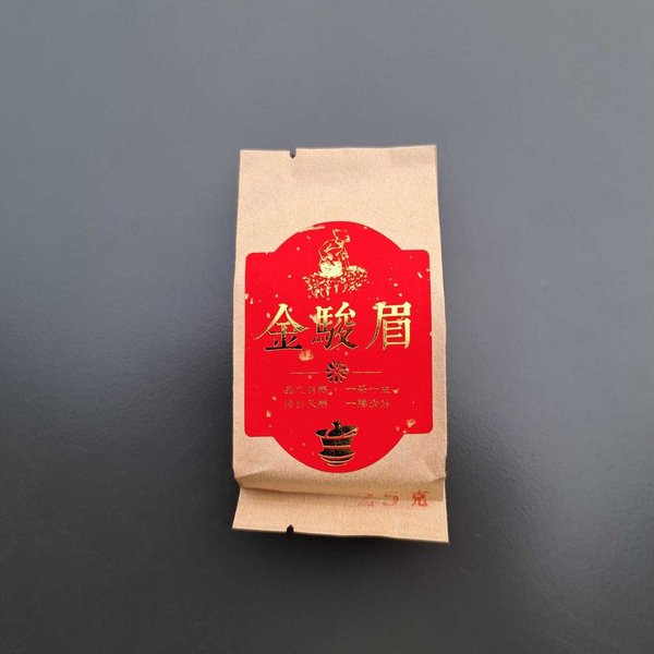 金俊眉 Schwarzer Tee "Jin Jun Mei - Augenbrauen vom Roß" AA Stufe, aus Fujian, China, 25g-Packung