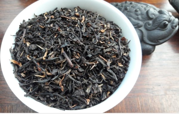 Schwarzer Tee, Assam Dikom