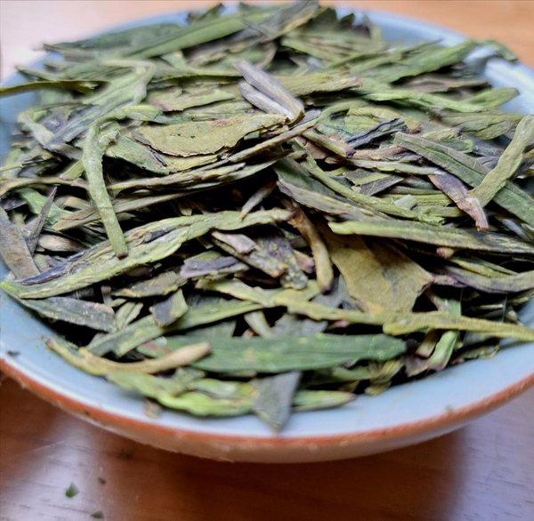 Grüner Tee "Xihu Long Jing- Xihu Drachenbrunnen" Nr. 43 "Gu Yu", aus Zhejiang, China