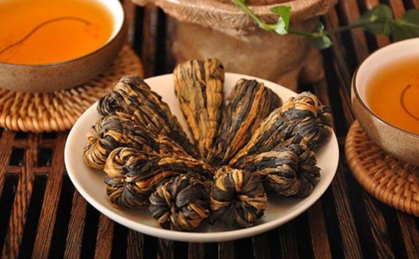 凤庆宝塔 Schwarzer Tee "Fengqing Dian Hong Bao Ta", Pagode aus Yunnan