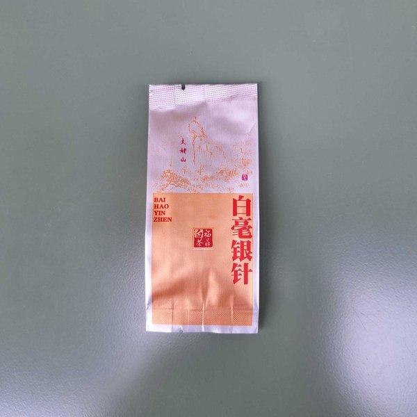 Weißer Tee 小米银针"Xiao Mi Bai Hao Yin Zhen - Reiskörner" Silbernadeln, ca. 5g/ Kennenlern-Packung