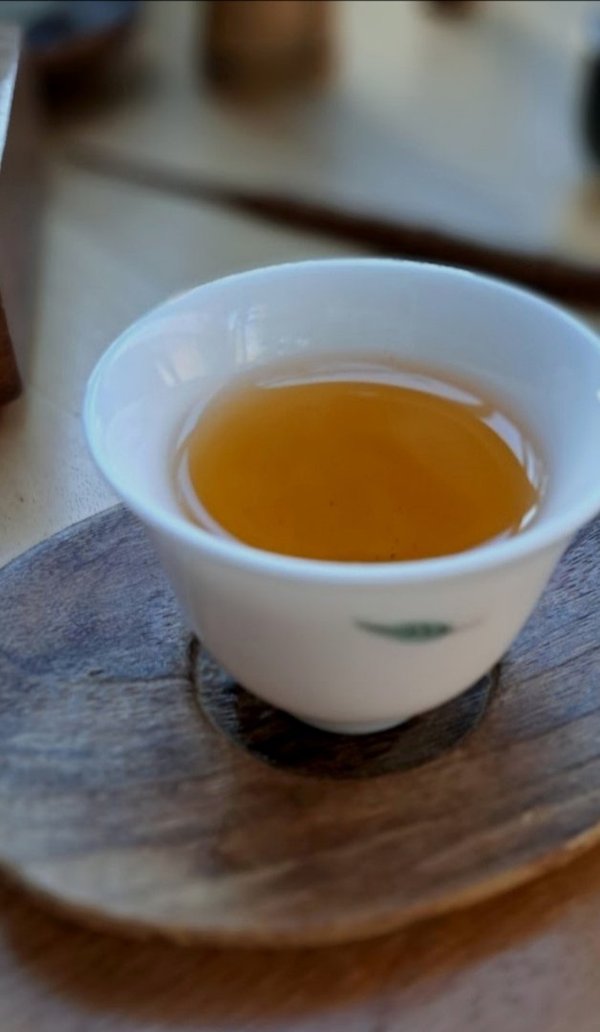 Lao Bai Cha, weißer Tee m. getrockneten Orangensch.stückchen zus. gepresst, ca. 5g pro Stück