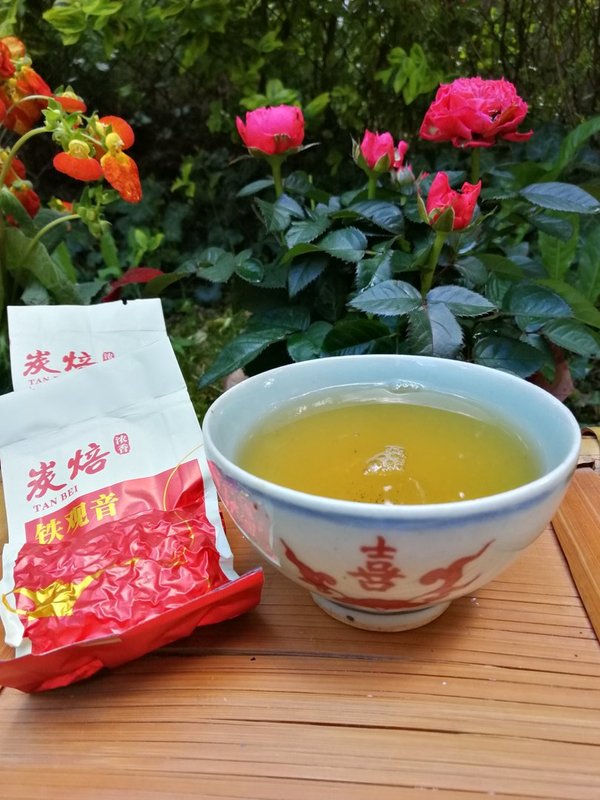traditioneller Tie Guan Yin aus Fujian, China, stark angeröstet in 8g mini Packung