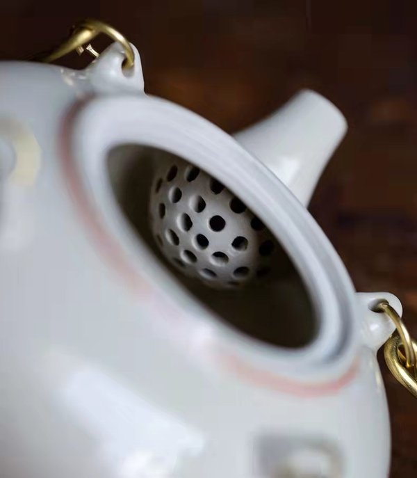 Teekanne aus Porzellan "Frühlingssegen" aus Jing De Zhen, China